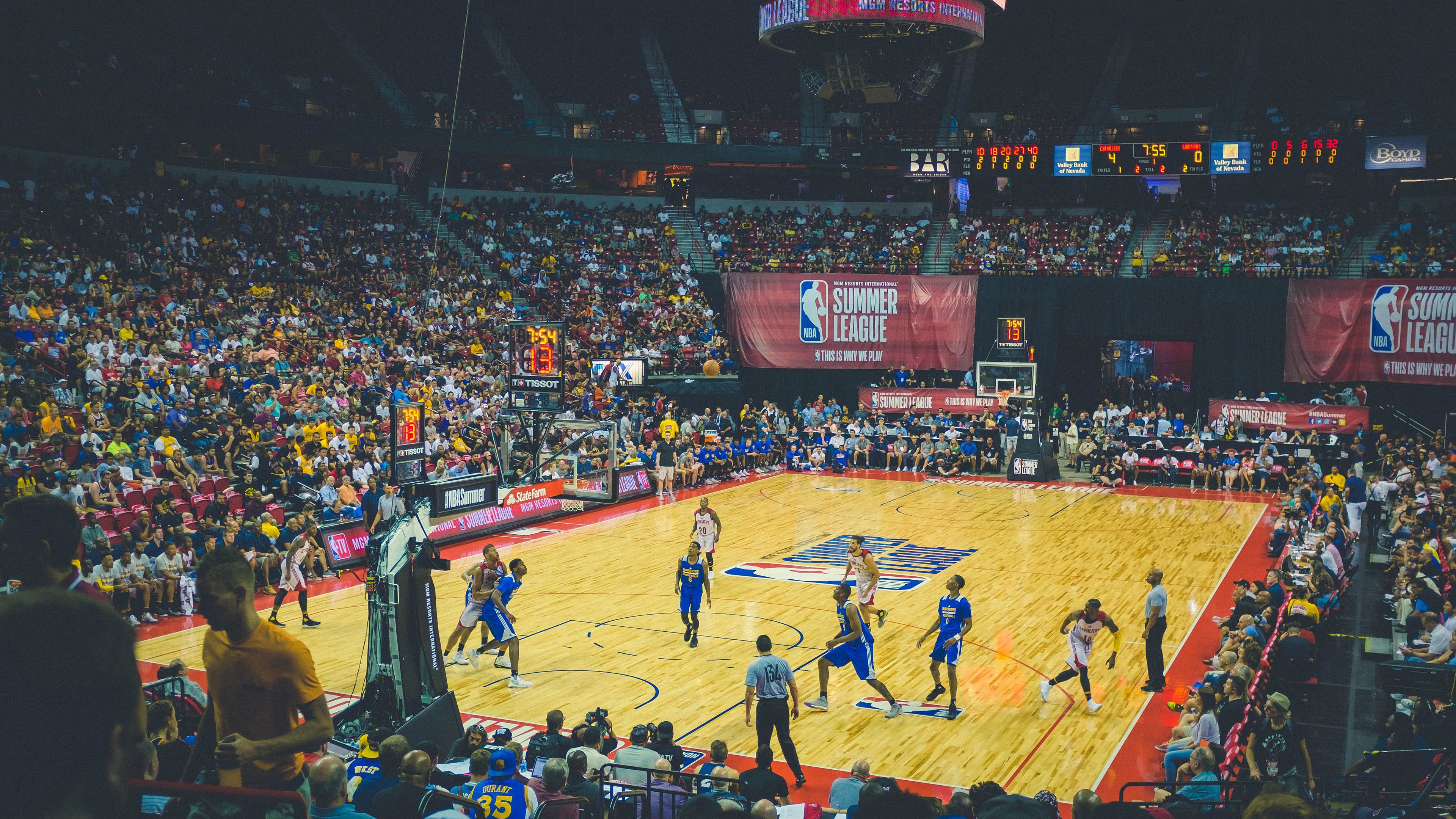 爵士在主场迎战勇士,米切尔的神级表现令人惊叹!,米切尔45分爵士1-0快船